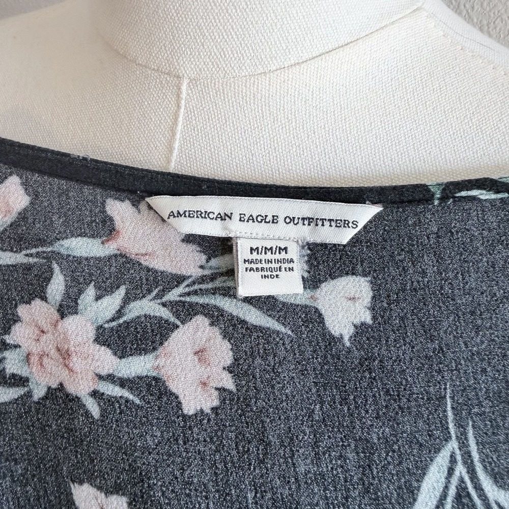 American Eagle Floral Cropped Wrap‎ Tie V-Neck Blouse Black Pink Boho Summer M - Picture 7 of 7